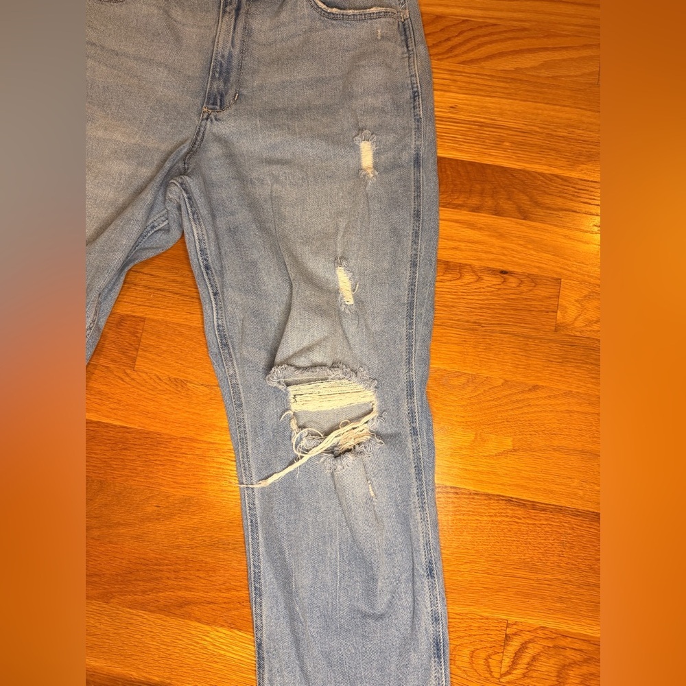 Y2K Hollister Curvy High-Rise Mom Jeans | Distressed | Light Wash 13R | W31 L27 - Picture 3 of 7